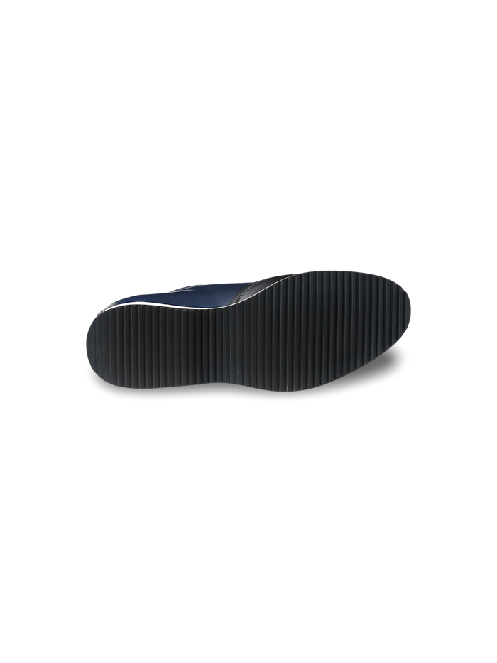 Alternate Image of Wayne Sneaker-4